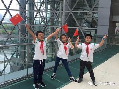 丁荷小脚丫 带着国旗走天下，科技点亮爱国心